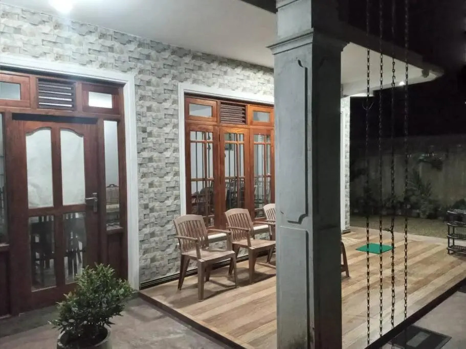 Private house with small garden in Hikkaduwa.