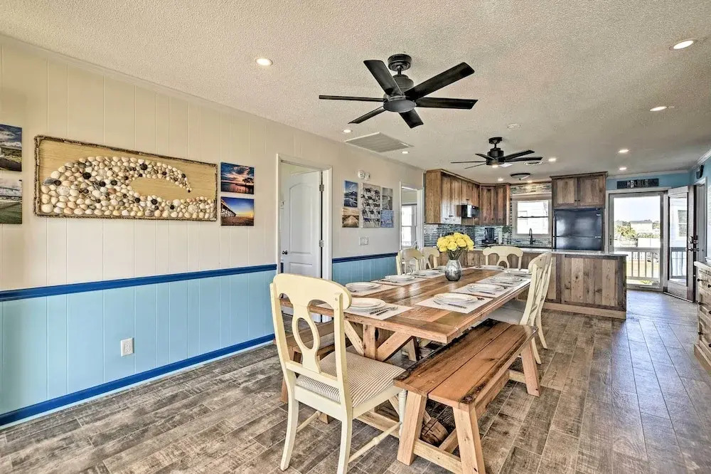Coastal Home: Walk to Holden Beach!