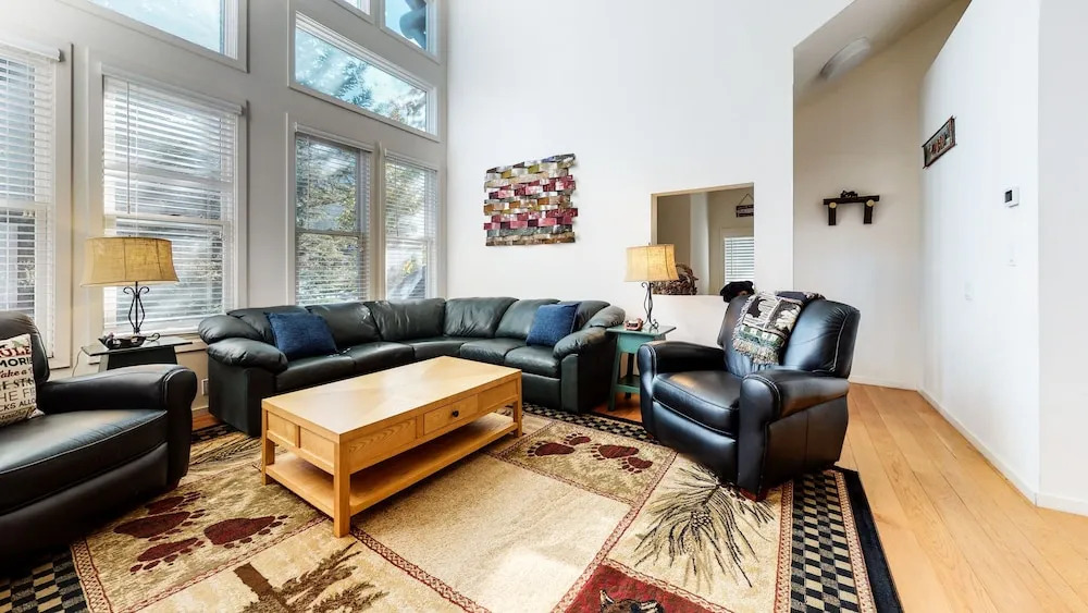 Snowcreek V 840 Spacious with Mountain Views, Gas Grill, Washer Dryer and More by RedAwning