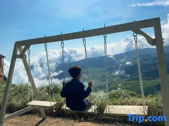 Yuanyang Huaweiwo No.2 Inn (Duoyishu Terraced Field Sunrise Inn)