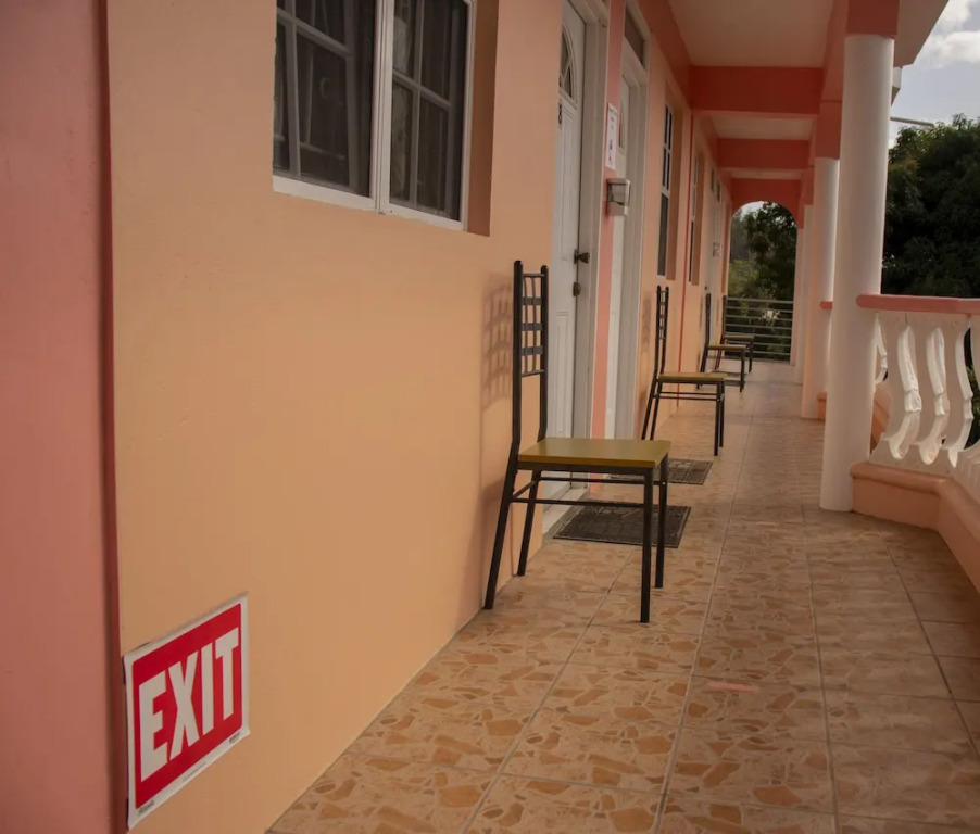 Louislyn Apartments