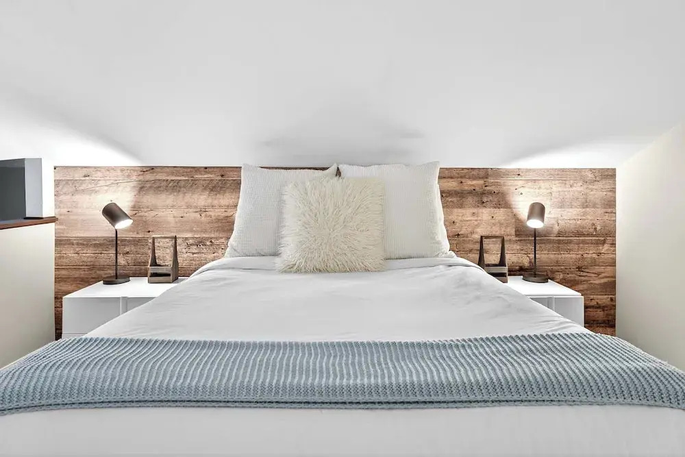 426 Hotel du Lac