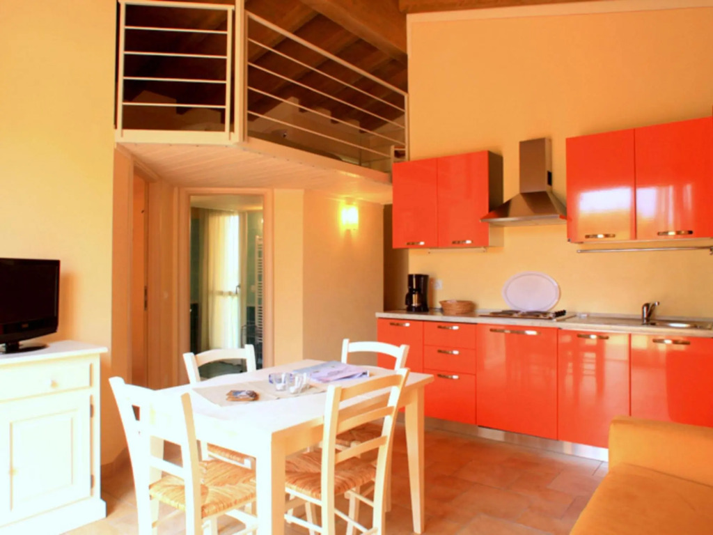 Cozy Holiday Home in Manerba Del Garda with Swimming Pool