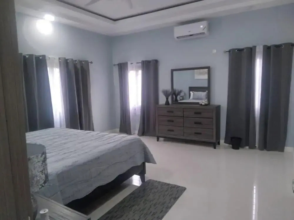 Montana Villa-ochorios-sleeps6-aircon-pool-tv-wifi