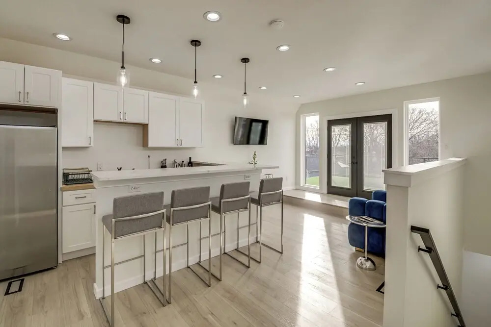 Home Theater + Rooftop Deck! Fountain Sq Stunner
