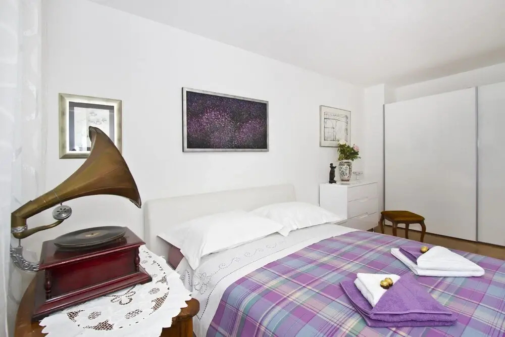 Apartment Depolo