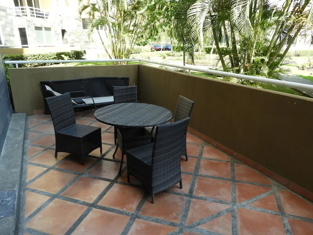 Costa Linda walking distance to the beach
