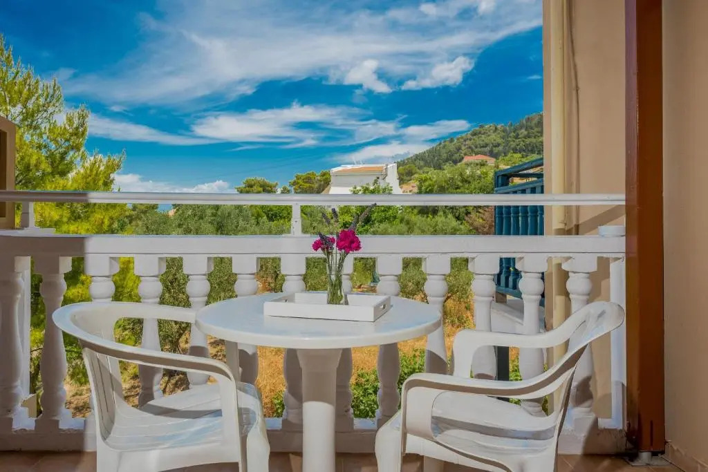 Costas Studios - 450m from Argassi center, by ZanteWize