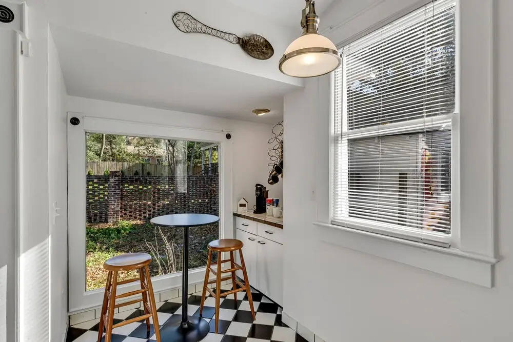 Magnolia Manor - Private Backyard - Close to Downtown