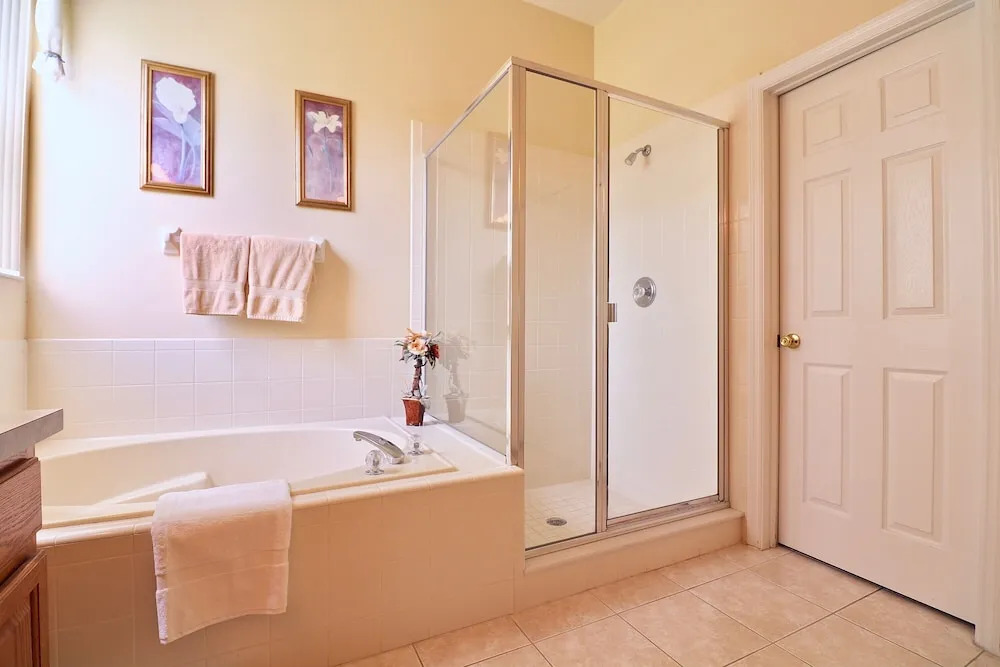 Perfect Large Gated Home w/ Pool Near Golf Course