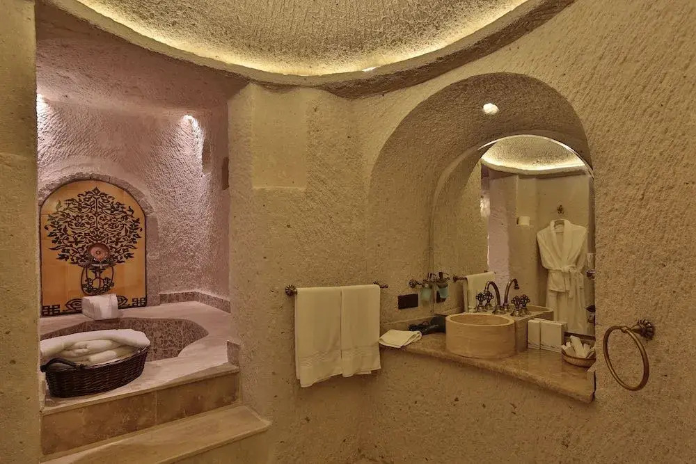 Romance Cave Suites