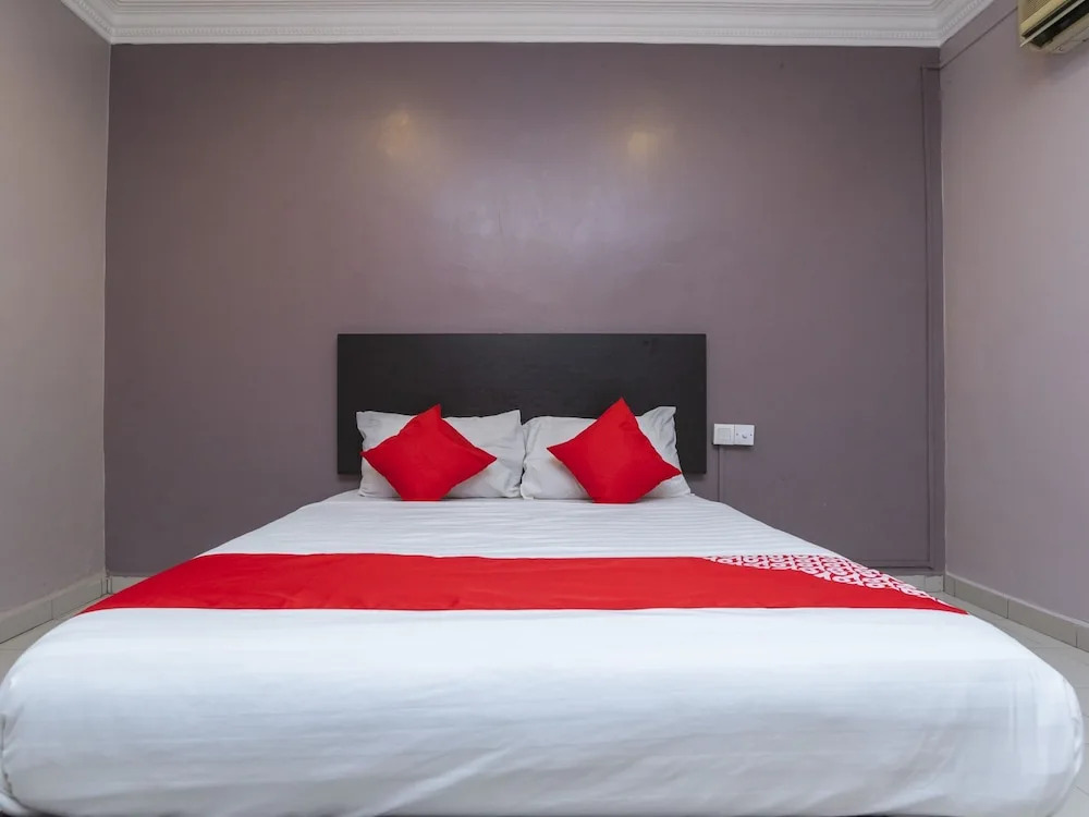 Golden Horse Hotel by OYO Rooms
