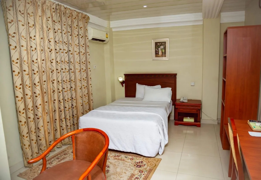 Ange Hill Hotel