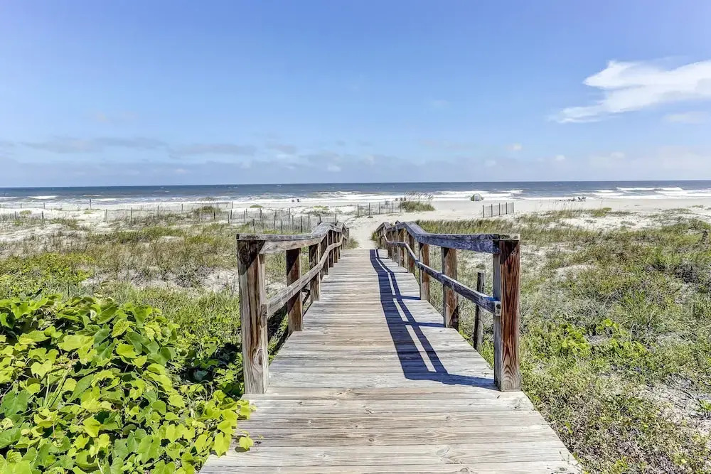 Attractive Home Steps From Ocean With Pool, Central AC, Deck & Fast Wifi