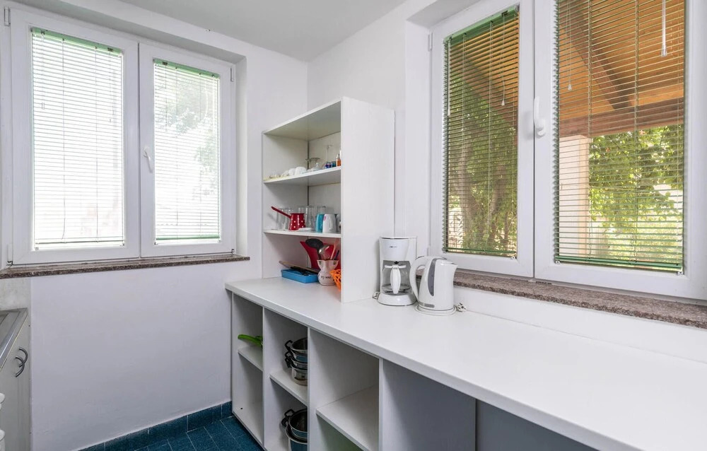 3 Bedroom Lovely Home In Peruski