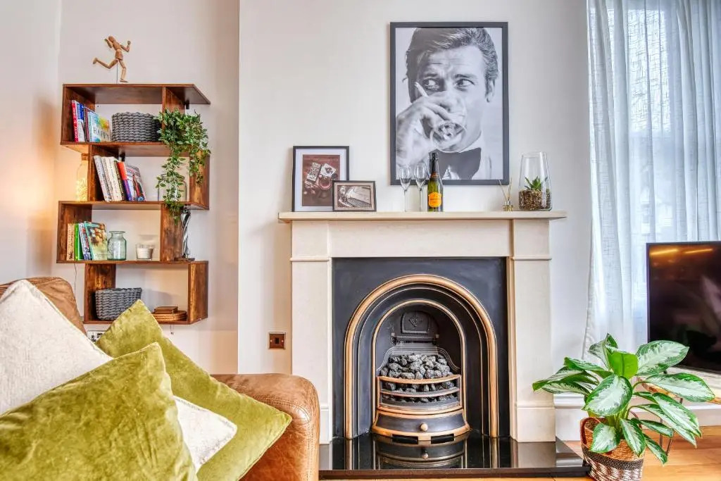 DUDLEY - 1Bed - CORPORATE TRAVEL - PARKING - LONG STAYS