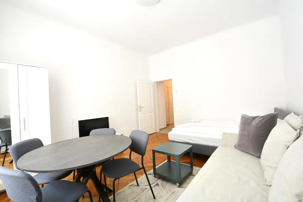 Universum Apartment 4
