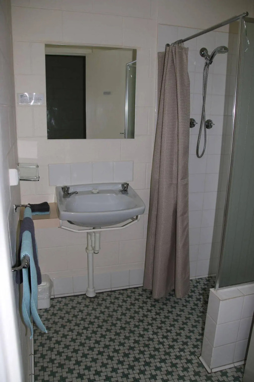 Glossop Motel