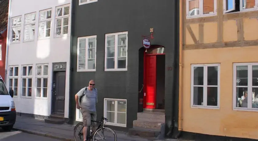 Sankt Annæ 10