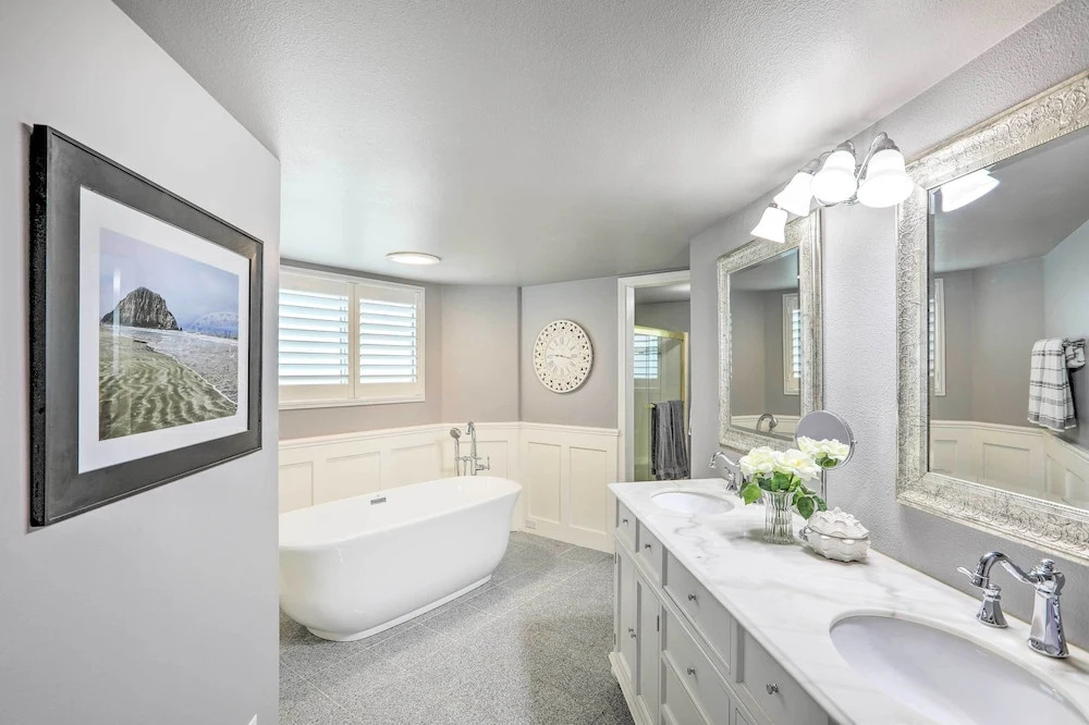 Ideally Located Ocean Escape Near Beach & Wineries