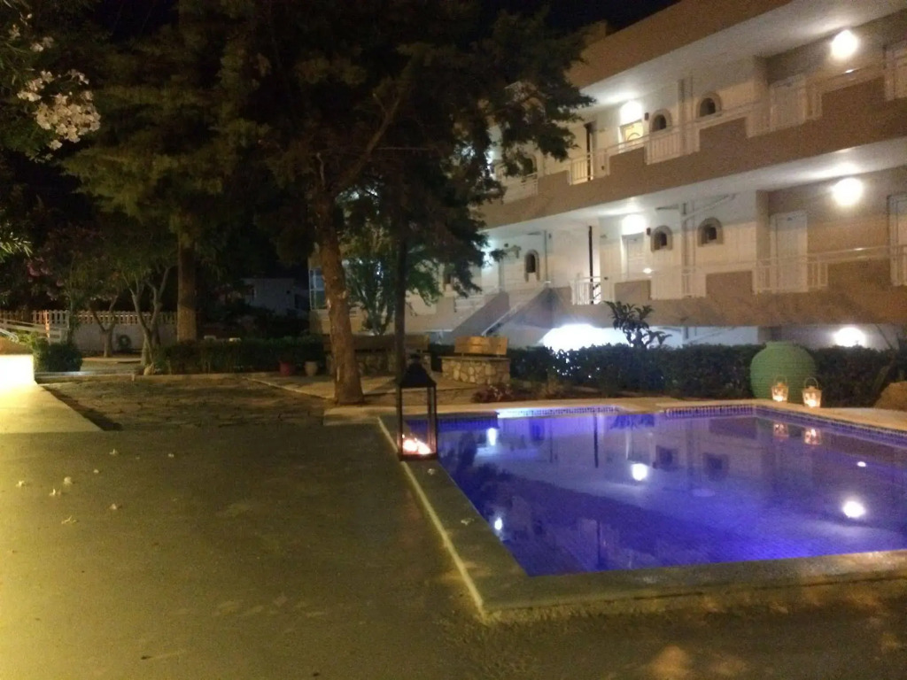 CasaStavris - Aparts & Pool Suites