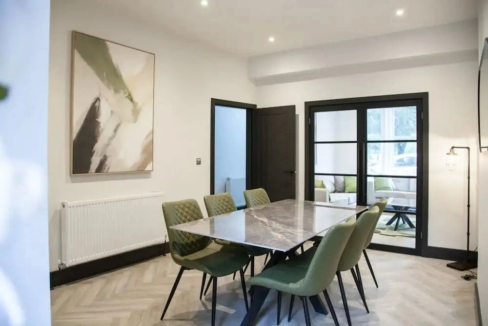 Bright Modern Manchester Home Free Parking
