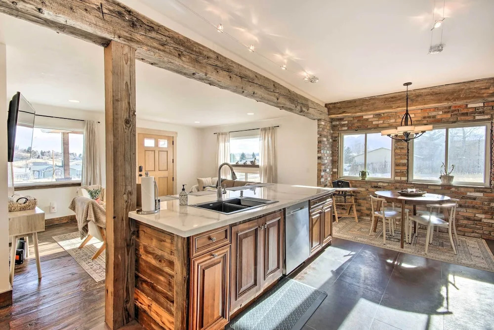 Livingston Home: Your Yellowstone Basecamp