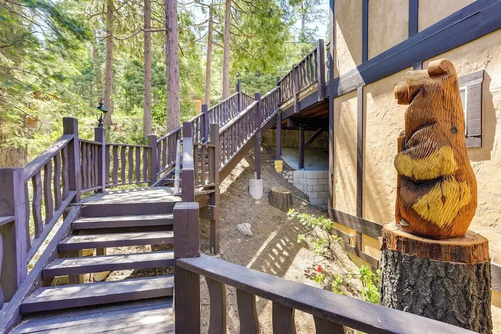 Luxe Lake Arrowhead Home w/ Deck, 3 Mi to Village
