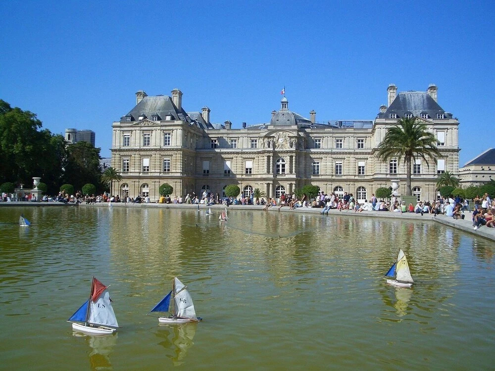 Central Escape by the Seine