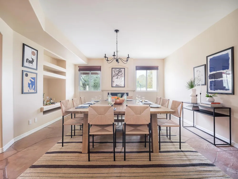 Sandstone by AvantStay Spacious Desert Oasis w Pool BBall Crt Movie Room