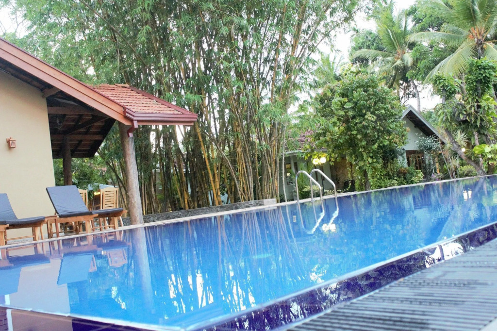 Villa Shade