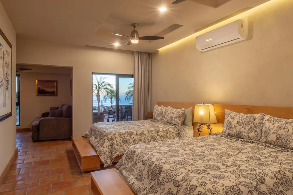 Great Cabo Location for Large Group at Villa Jade de Law