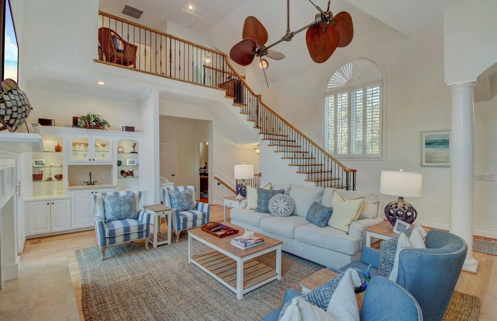 28 Beachwood West by Avantstay Close to Beach, Multiple Decks & Private Pool!