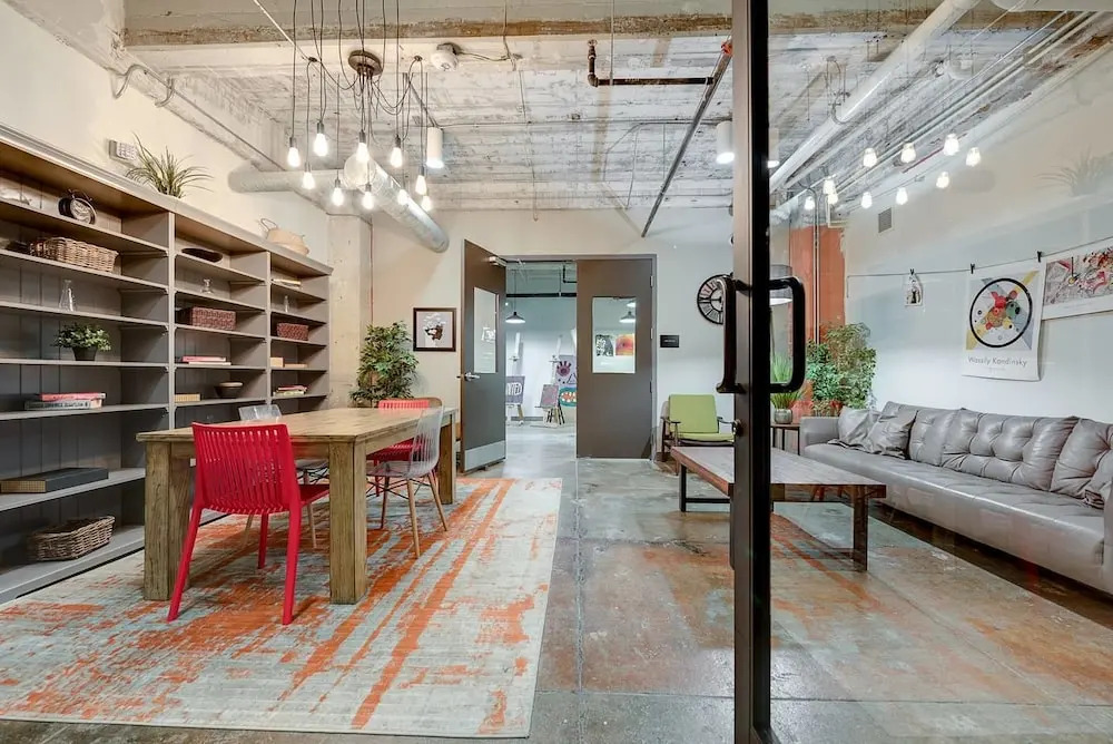 Gorgeous 1 Bedroom in Historic Building, Downtown