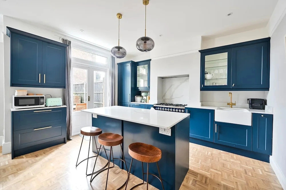Chic House With Free Parking and Private Backyard