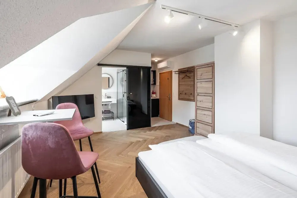 SISTERS Haus Hotel Garni
