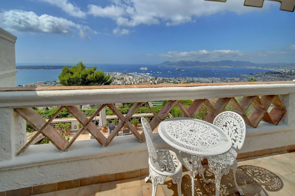 Cannes hills exclusive area fits 20