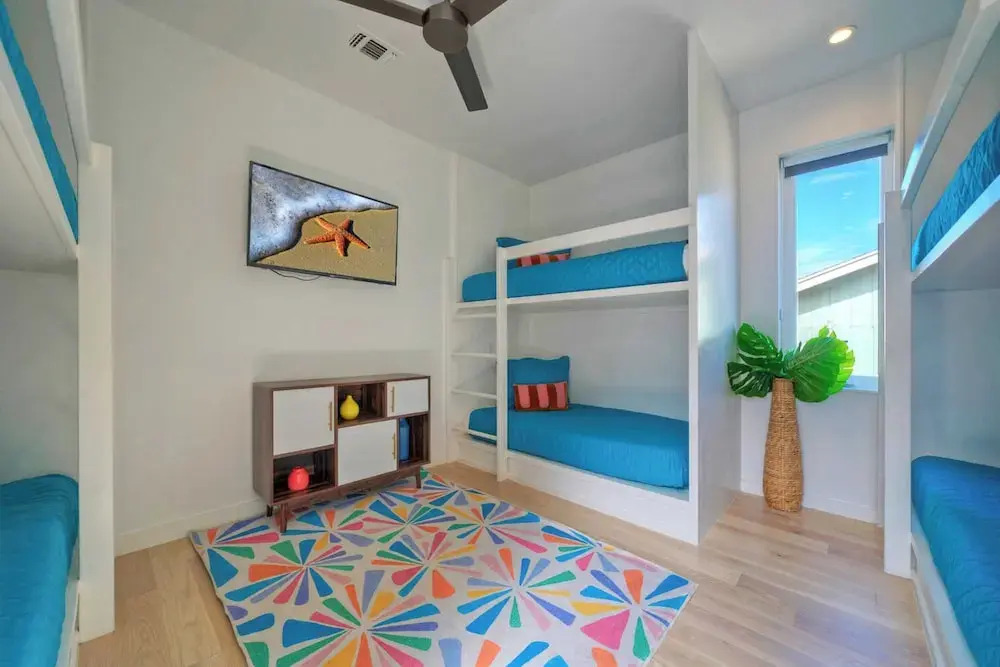 Modern Design, 3 Mins to the Beach Boat Parking The Beach Box by Avantstay