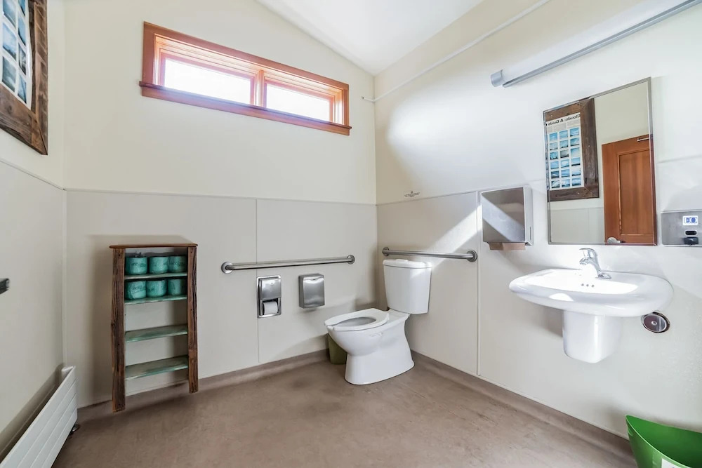 Limantour Lodge