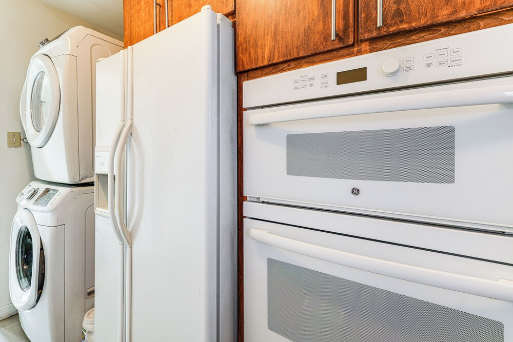 Near Restaurants + Light Rail: Phoenix Getaway