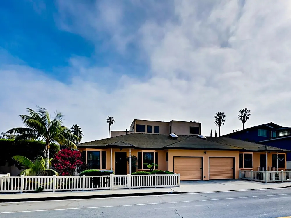 Beach Bungalow in Ventura by RedAwning