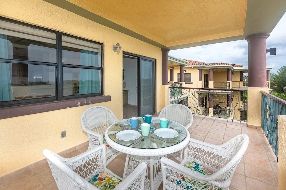 Pineapple Villa 442 condo