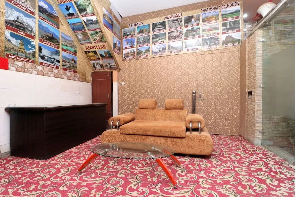 OYO 24066 Hotel Rr Villa