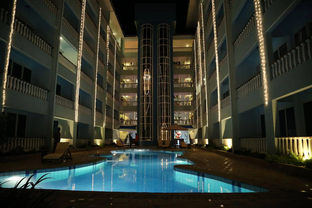 Cowrie Shell Beach Apartments Official
