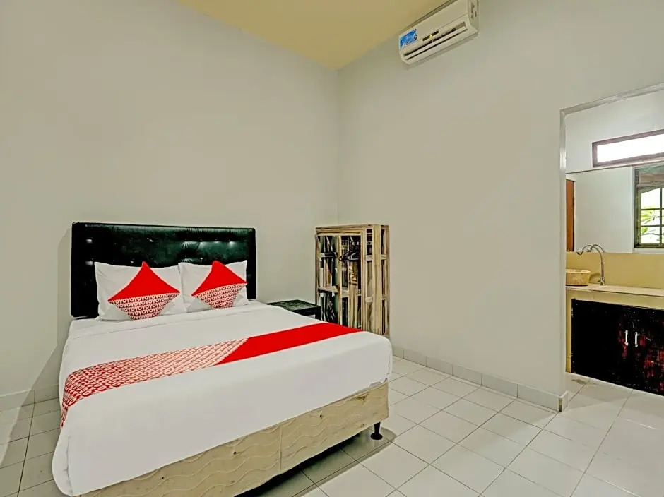 OYO 90155 Landuh Merta Residence