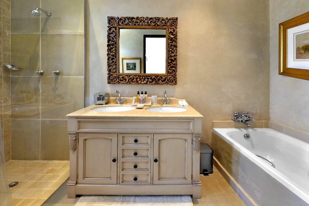 21 Roux Street Guesthouse