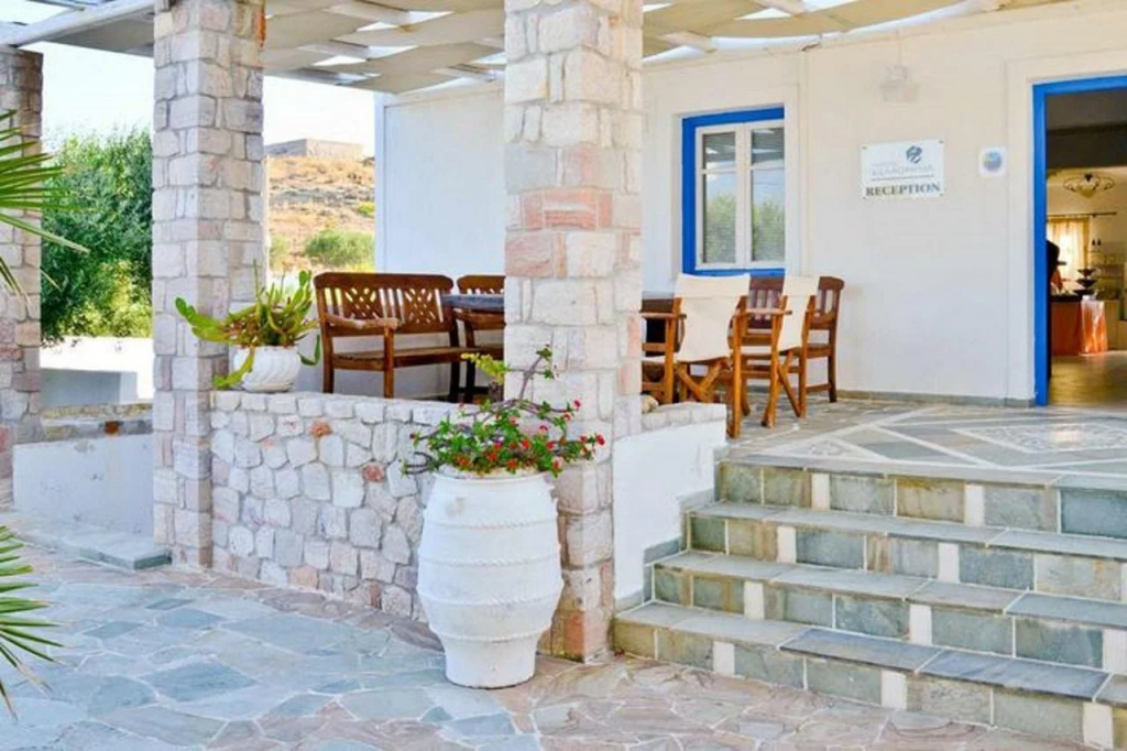 Glaronisia Hotel