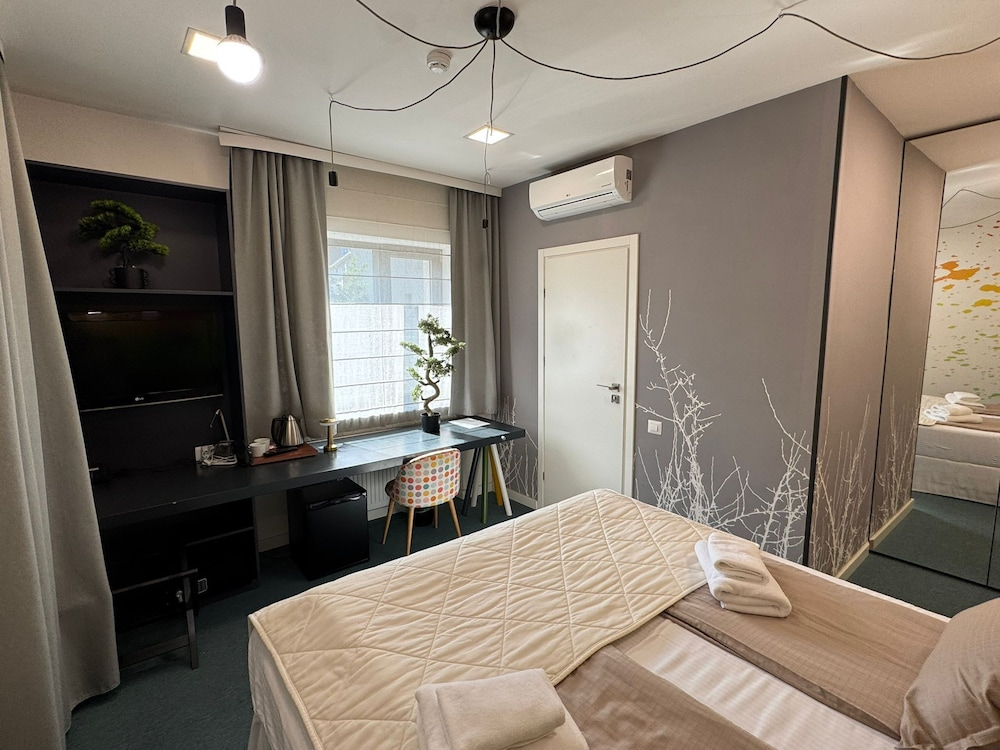 Eloom Hotel