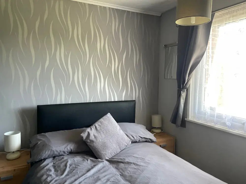 2-bed Seaside Retreat - Sleeps 5 & Parking