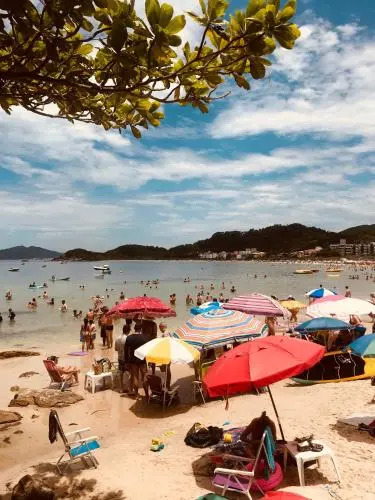 Praia de Quatro Ilhas a 50 metros do mar